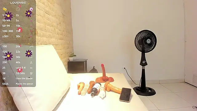 Snapshot of mia_roldan_ chatting on 02/27/25, 08:13 mia roldan online show from 02/27/25, 08:13