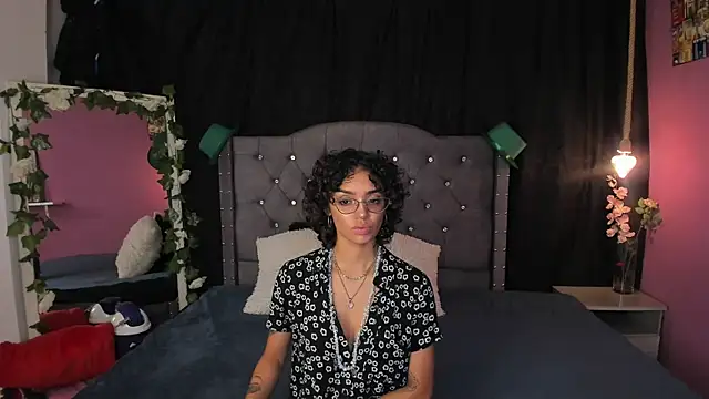 Snapshot of slutty_venus chatting on 03/21/25, 02:39 slutty venus online show from 03/21/25, 02:39