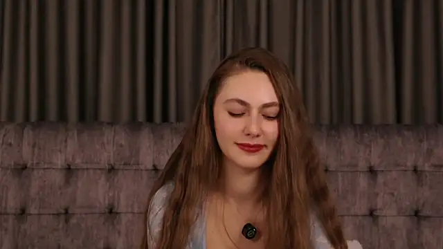 Snapshot of MuseSolis chatting on 11/11/25, 11:20 MuseSolis online show from 11/11/25, 11:20