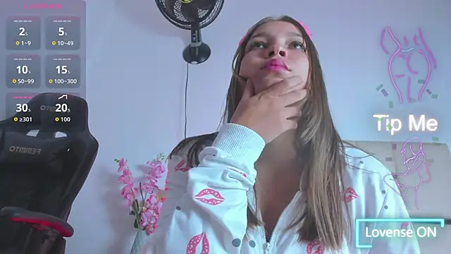 HaleyAmaya online show from 10/31/25, 12:46