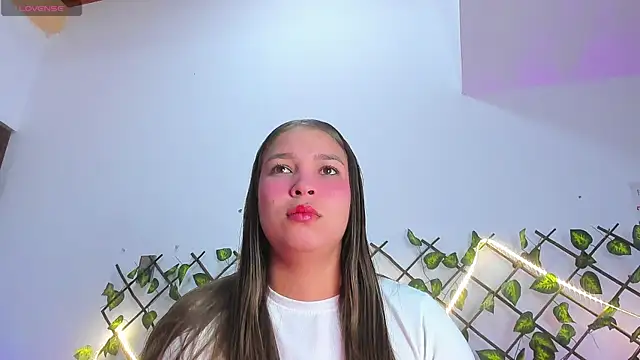 Snapshot of HaleyAmaya chatting on 07/11/26, 01:39 HaleyAmaya online show from 07/11/26, 01:39