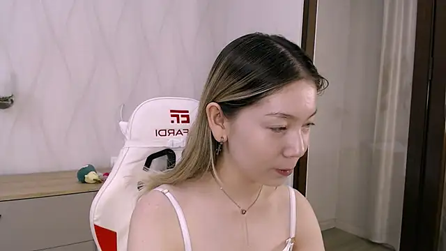 Snapshot of Babby_Rabbit chatting on 10/03/25, 01:34 Babby Rabbit online show from 10/03/25, 01:34