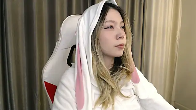 Babby Rabbit online show from 10/27/25, 03:02