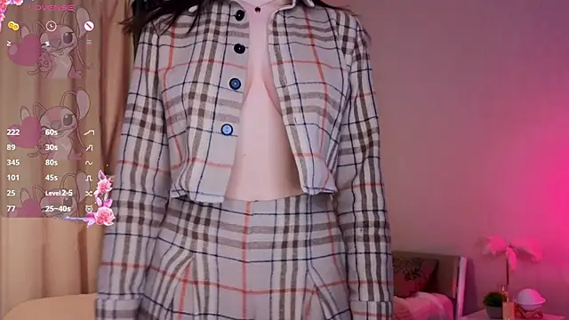 Snapshot of ElvaHilby chatting on 03/15/25, 03:06 ElvaHilby online show from 03/15/25, 03:06