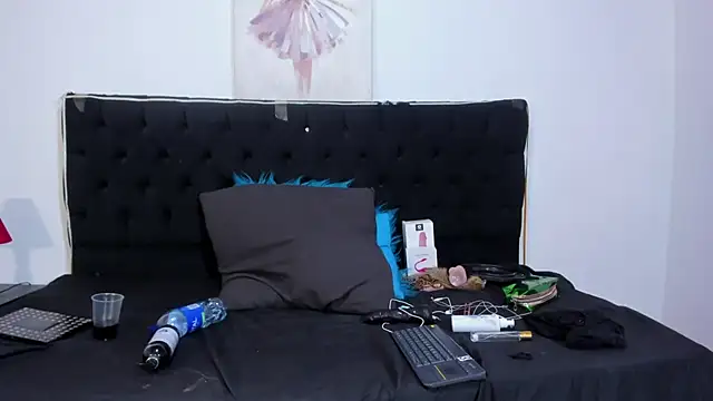 Snapshot of Salome_Whiter chatting on 11/08/25, 11:19 Salome Whiter online show from 11/08/25, 11:19