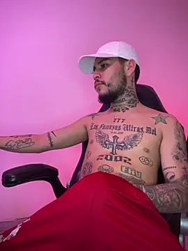 Snapshot of Junihn0 chatting on 11/18/25, 10:34 Junihn0 online show from 11/18/25, 10:34