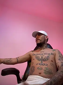 Snapshot of Junihn0 chatting on 11/11/25, 09:09 Junihn0 online show from 11/11/25, 09:09