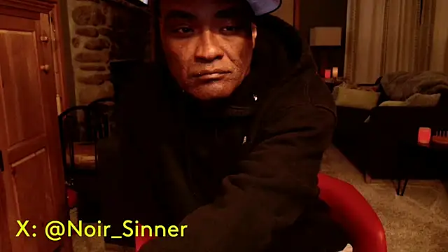 Snapshot of sinnernoir chatting on 10/06/25, 03:19 sinnernoir online show from 10/06/25, 03:19