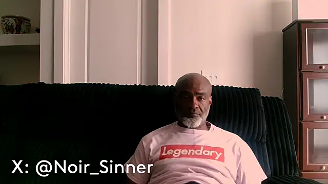 Snapshot of sinnernoir chatting on 06/17/26, 04:39 sinnernoir online show from 06/17/26, 04:39