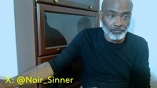 Snapshot of sinnernoir chatting on 05/16/26, 10:42 sinnernoir online show from 05/16/26, 10:42