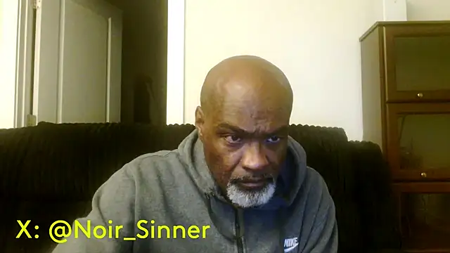 Snapshot of sinnernoir chatting on 05/30/26, 04:52 sinnernoir online show from 05/30/26, 04:52