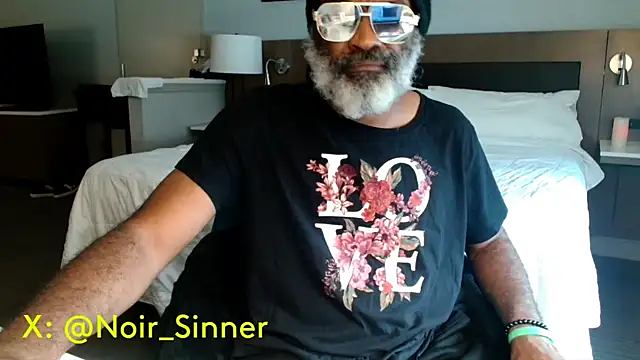 Snapshot of sinnernoir chatting on 09/24/25, 02:34 sinnernoir online show from 09/24/25, 02:34
