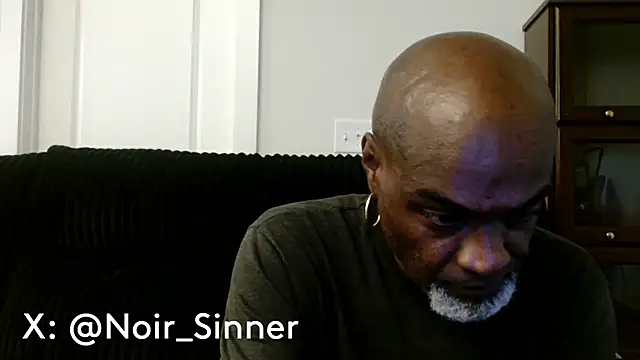 Snapshot of sinnernoir chatting on 06/02/26, 12:32 sinnernoir online show from 06/02/26, 12:32