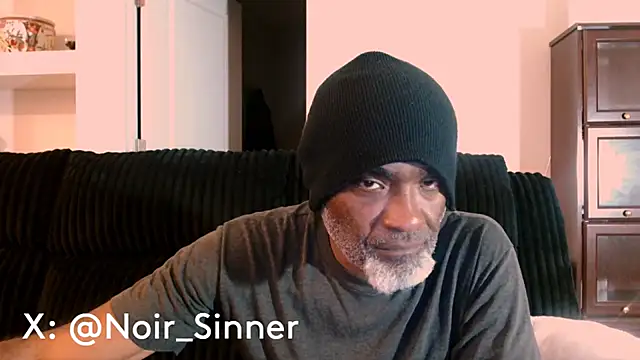 Snapshot of sinnernoir chatting on 06/17/26, 04:01 sinnernoir online show from 06/17/26, 04:01