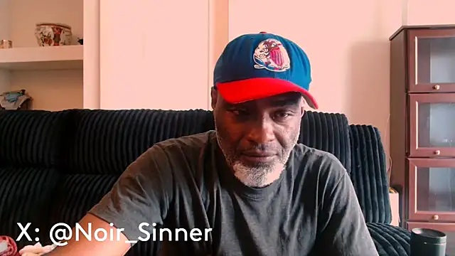 Snapshot of sinnernoir chatting on 06/15/26, 05:34 sinnernoir online show from 06/15/26, 05:34