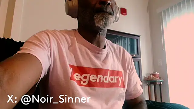 Snapshot of sinnernoir chatting on 06/18/26, 11:59 sinnernoir online show from 06/18/26, 11:59