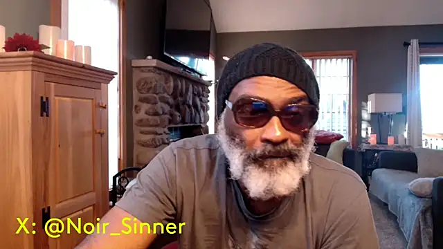 Snapshot of sinnernoir chatting on 09/19/25, 09:41 sinnernoir online show from 09/19/25, 09:41