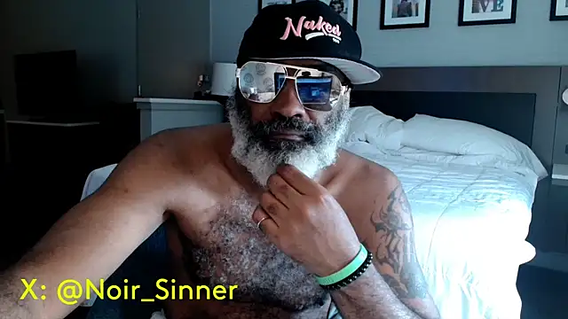 Snapshot of sinnernoir chatting on 09/23/25, 02:57 sinnernoir online show from 09/23/25, 02:57