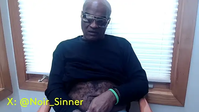 Snapshot of sinnernoir chatting on 10/02/25, 02:31 sinnernoir online show from 10/02/25, 02:31