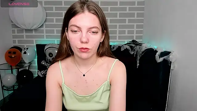 marie reyes  online show from 10/26/25, 01:39