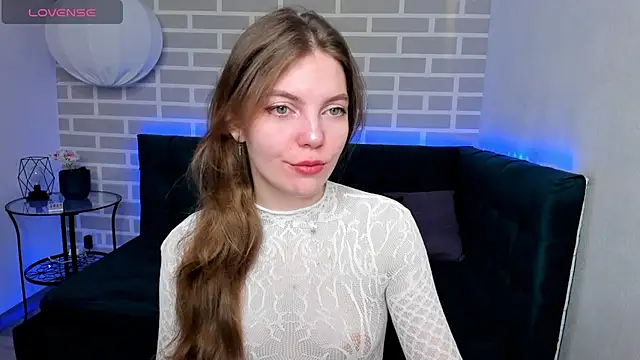 marie reyes  online show from 10/11/25, 01:39