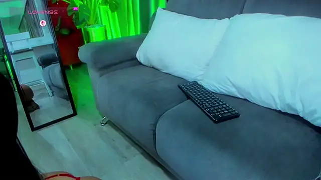 Snapshot of SofiDavid chatting on 11/13/25, 10:19 SofiDavid online show from 11/13/25, 10:19