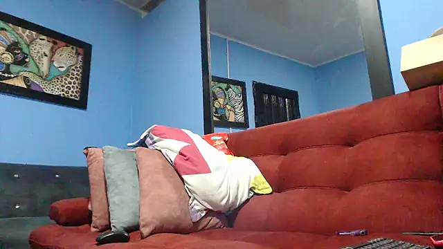 Snapshot of aliciamoon chatting on 09/27/25, 01:01 aliciamoon online show from 09/27/25, 01:01