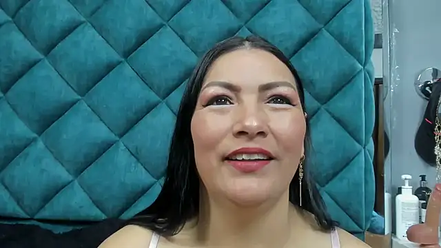 PENELOPELEWISs online show from 04/15/26, 01:55