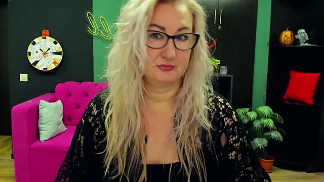 Snapshot of ChristyBrooks chatting on 03/19/25, 12:34 ChristyBrooks online show from 03/19/25, 12:34