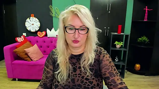 ChristyBrooks online show from 11/12/25, 06:17