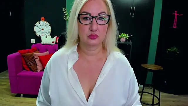 ChristyBrooks online show from 11/22/25, 06:23