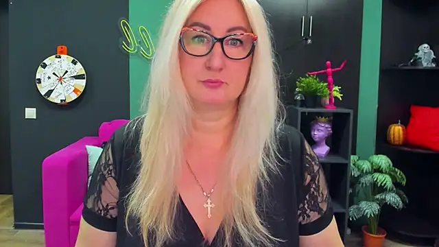 Snapshot of ChristyBrooks chatting on 02/19/25, 12:11 ChristyBrooks online show from 02/19/25, 12:11