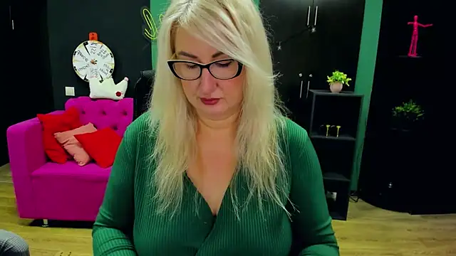 ChristyBrooks online show from 11/28/25, 05:18