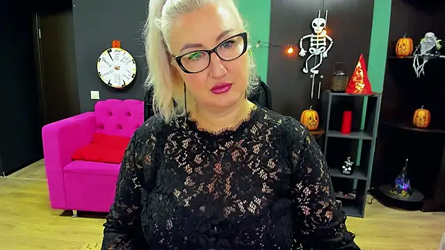 ChristyBrooks online show from 10/25/25, 10:14