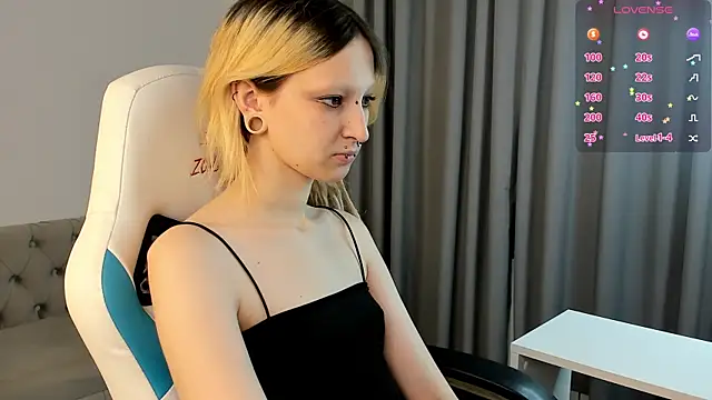 Snapshot of Lexy-Woorhez chatting on 10/23/25, 11:20 Lexy-Woorhez online show from 10/23/25, 11:20