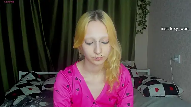 Lexy-Woorhez online show from 04/14/26, 08:47