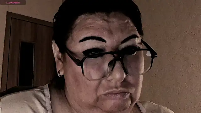 SexxyDreams1 online show from 04/14/26, 12:59