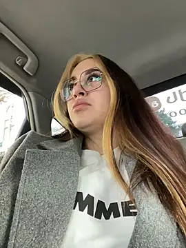 VikiDemi online show from 12/15/25, 09:15