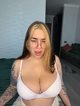 VikiDemi online show from 12/20/25, 07:44