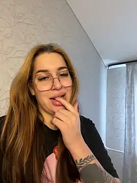VikiDemi online show from 09/28/25, 10:44