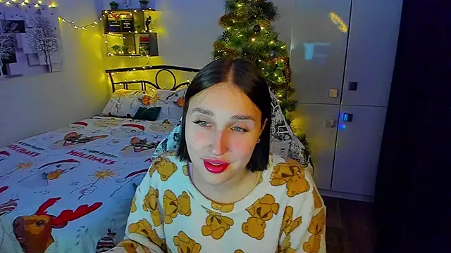 LinaTruly online show from 12/15/25, 10:15