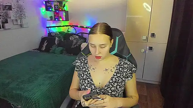 LinaTruly online show from 02/04/26, 09:54