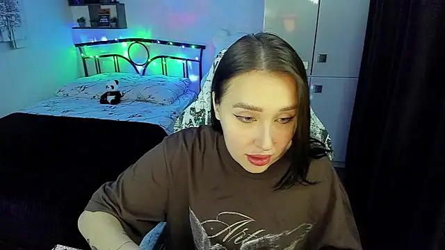 LinaTruly online show from 11/06/25, 08:35