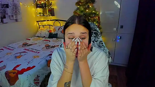 LinaTruly online show from 12/17/25, 10:48