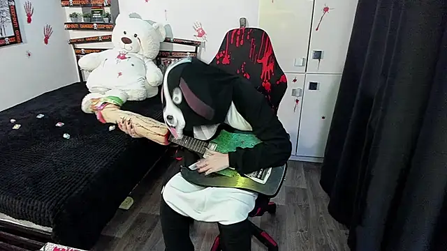 LinaTruly online show from 10/31/25, 09:54