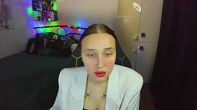 LinaTruly online show from 02/09/26, 10:19