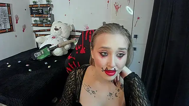 LinaTruly online show from 10/27/25, 10:22