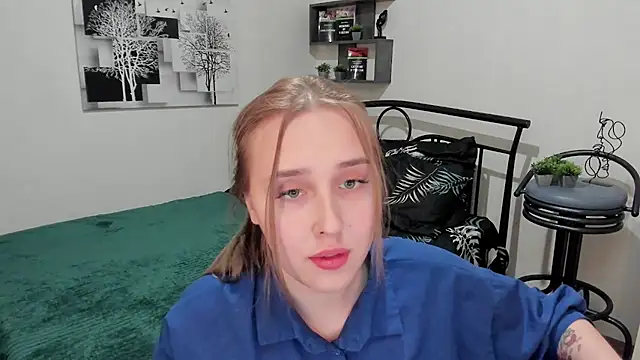 Snapshot of LinaTruly chatting on 03/04/25, 11:22 LinaTruly online show from 03/04/25, 11:22