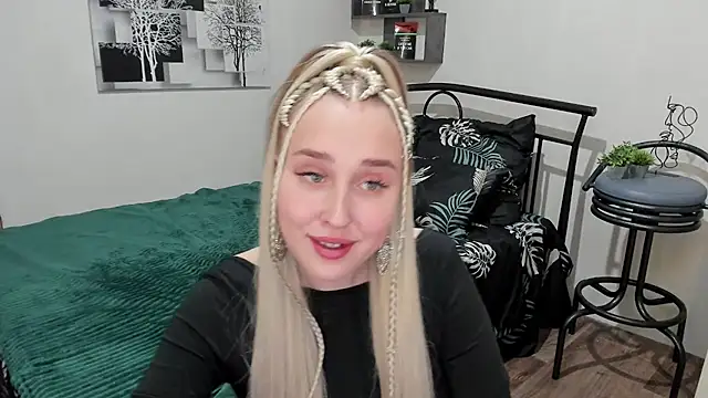 Snapshot of LinaTruly chatting on 02/15/25, 11:58 LinaTruly online show from 02/15/25, 11:58