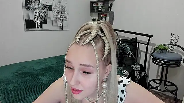 Snapshot of LinaTruly chatting on 02/19/25, 08:31 LinaTruly online show from 02/19/25, 08:31